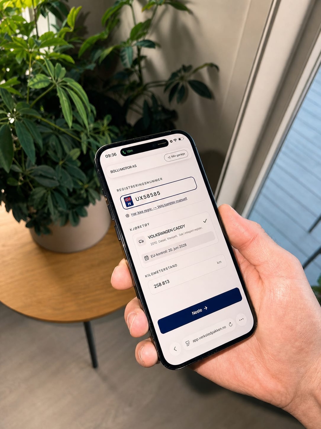 Kunden sender forespørsel i bookingportalen på mobilen